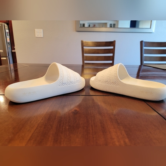 Adidas Originals Ayoon White Slides - Picture 3 of 6